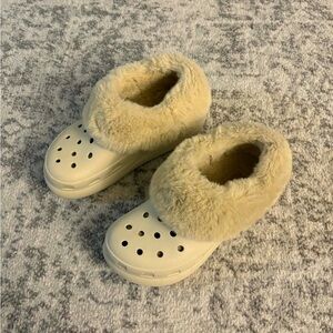 Crocs Cream Faux Fur Lined Clogs Size 7